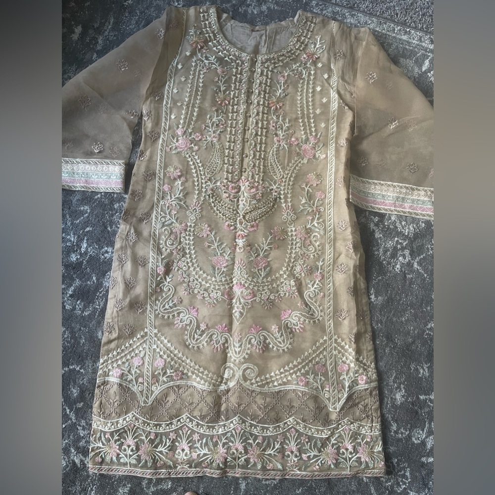 Pakistani shalwar kameez